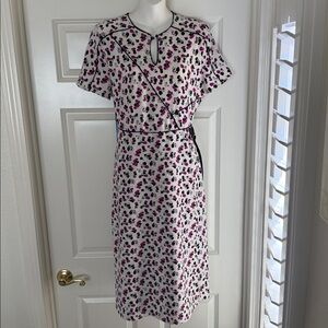 Eva Mendes NY & CO. Floral wrap dress with keyhole button closure neckline - M